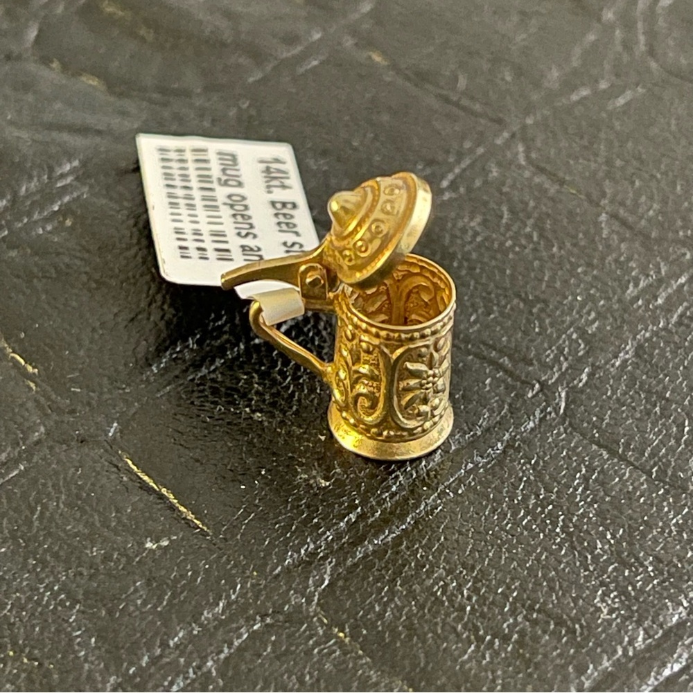 14kt. Yellow gold Beer Stein hinged Mug opens and closes.